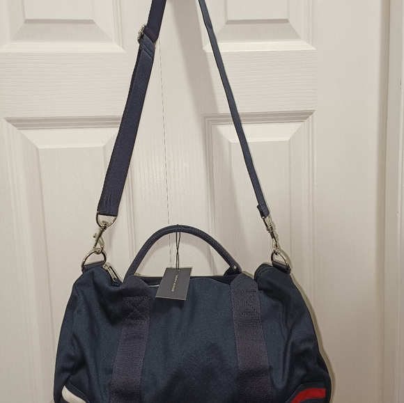 TOMMY HILFIGER DUFFLE BAG - Picture 2 of 5
